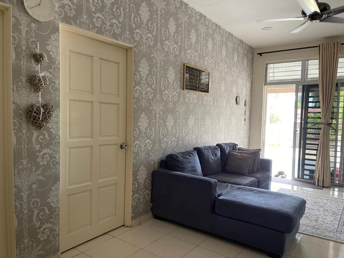 Magnolia 1 Homestay Kampung Kuala Besut ภายนอก รูปภาพ